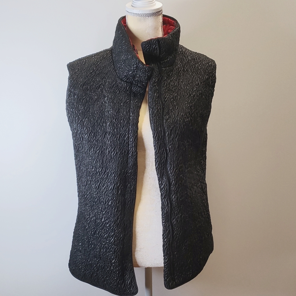 Size large Mycra pack life  Black and red reversible vest   E65